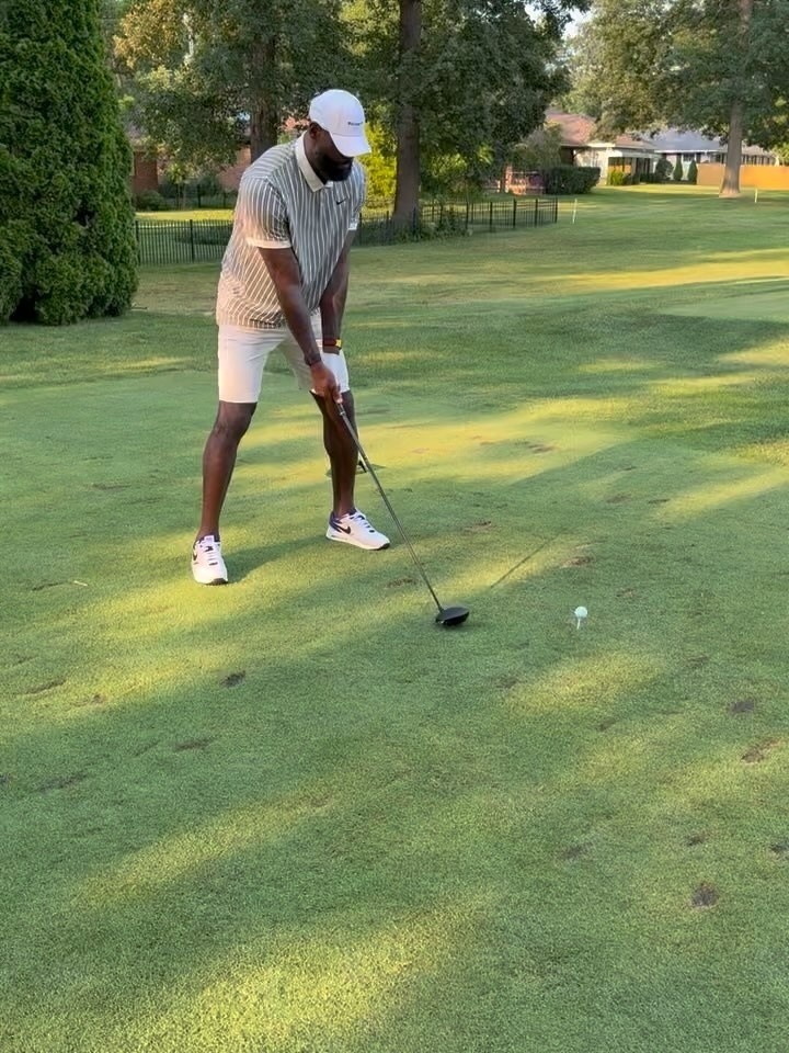 队友评老詹高尔夫🤣八村：强而有力的臀部摆动 小里：就是这样