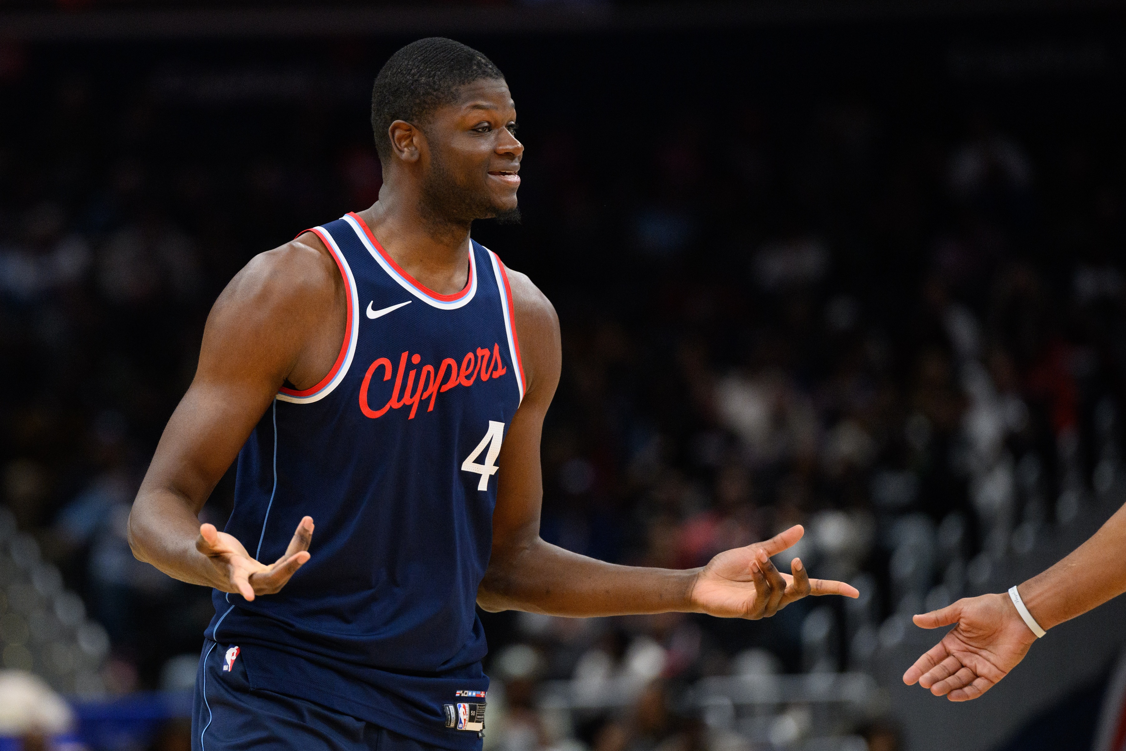 占比超过7成！CBA球队薪水300万+报价班巴 新季外援工资帽才425万