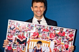 必一运动官方app-拜仁球员送给托马斯·穆勒的告别礼物