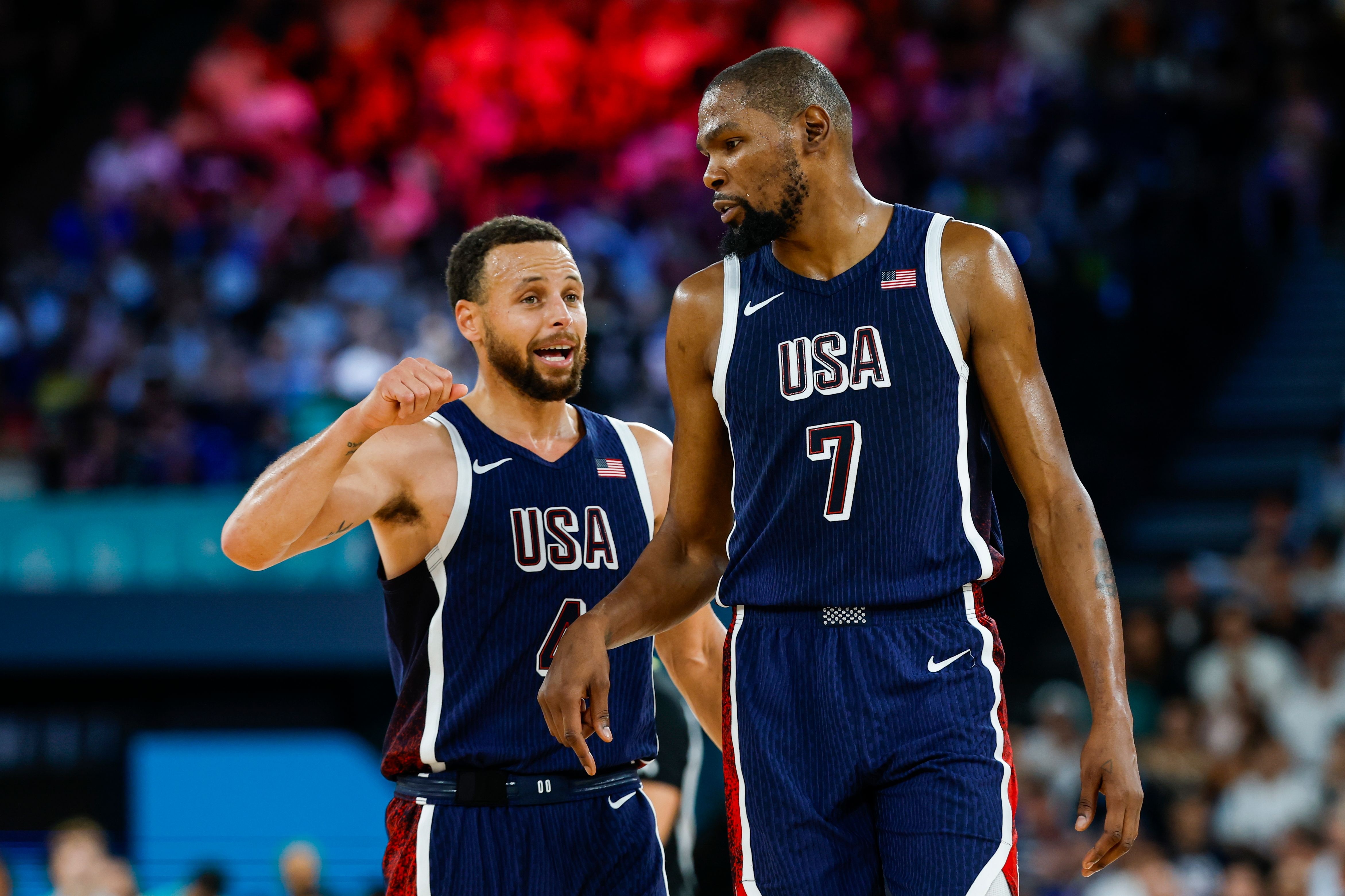 必一运动官方网站-库里回避假设性问题，坦言若KD三连FMVP亦是佳话