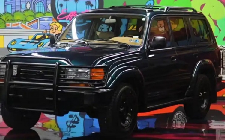 必一运动官网-奥尼尔复原科比25年前旧车 作为47岁诞辰纪念赠予其母