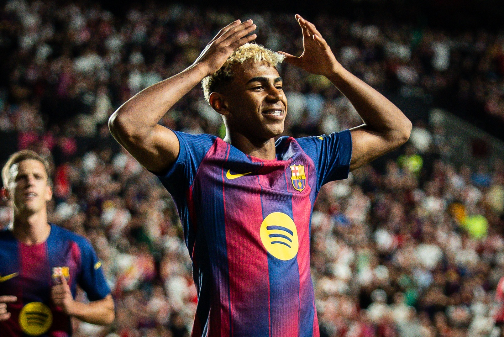 必一运动官网-维斯塔潘盛赞亚马尔潜力无限，预测其未来将斩获金球奖殊荣