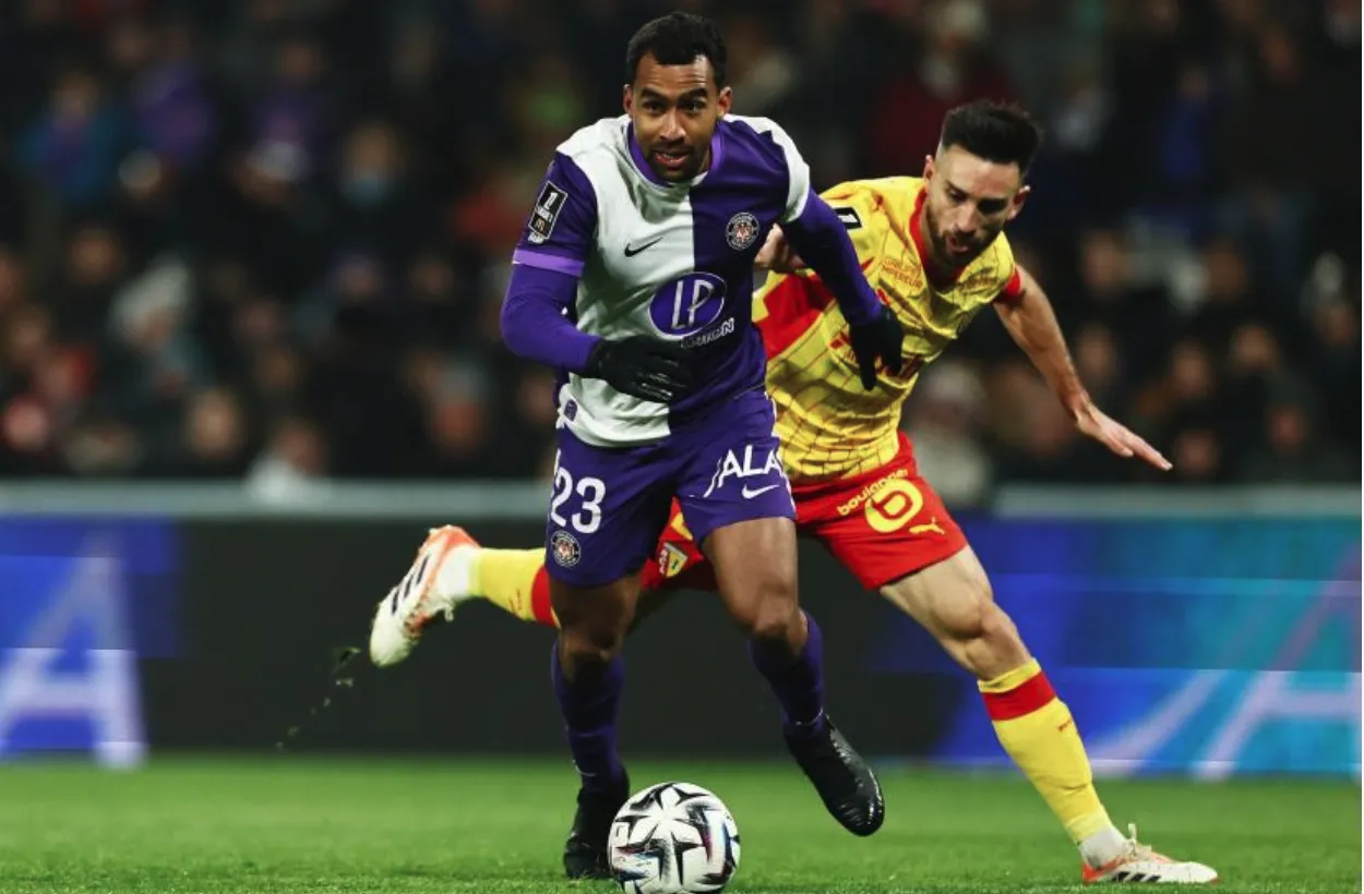 必一运动官方app-队报：图卢兹中场卡塞雷斯大概率留队，俱乐部无意冬窗放人